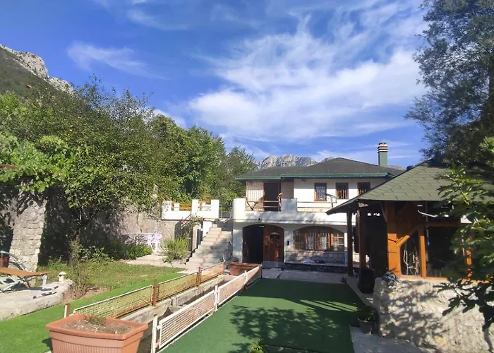 Semesterbostad Kuca Za Odmor Sa Bazenom Diva Grabovica